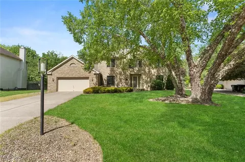 29924 Tamarack Trl, Westlake, OH 44145