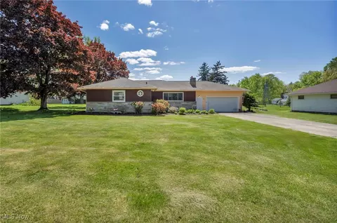 58 E Garwood Dr, Tallmadge, OH 44278
