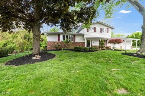 7456 Blue Ridge Dr, Mentor, OH 44060