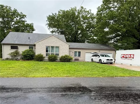 2976 Greer Rd, Akron, OH 44319