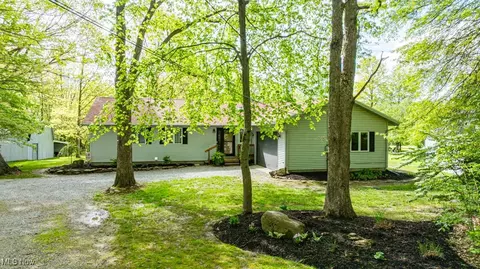 8584 Fisher Rd, Diamond, OH 44412