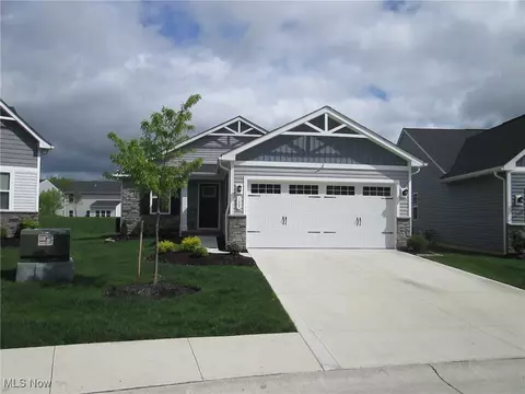 135 Eagle Cir, Amherst, OH 44001