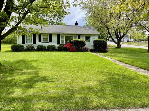 300 Denman Ave, Cortland, OH 44410
