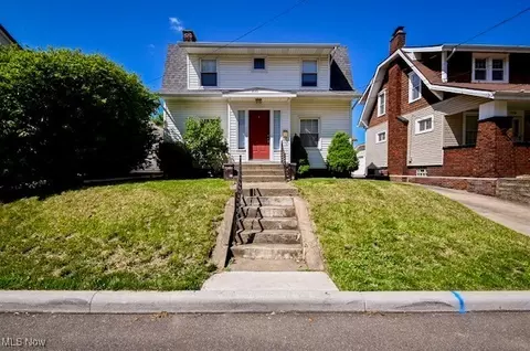 3229 Hursh Pl NW, Canton, OH 44708