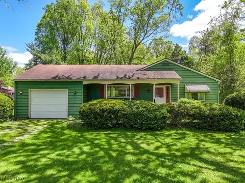 5873 Renninger Rd, Akron, OH 44319