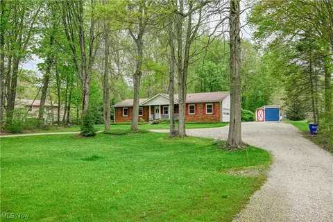 1463 Brimfield Dr, Kent, OH 44240