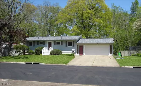 2102 Mayflower Ave NW, Massillon, OH 44647