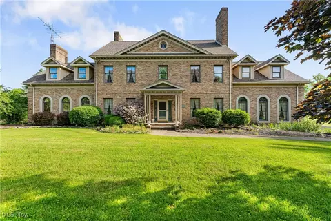 2143 N Orchard Rd NE, Bolivar, OH 44612