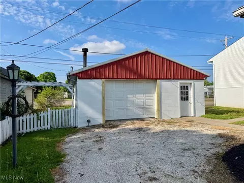 1226 E Main St, Coshocton, OH 43812 photo 3