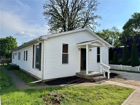 1226 E Main St, Coshocton, OH 43812 photo 4