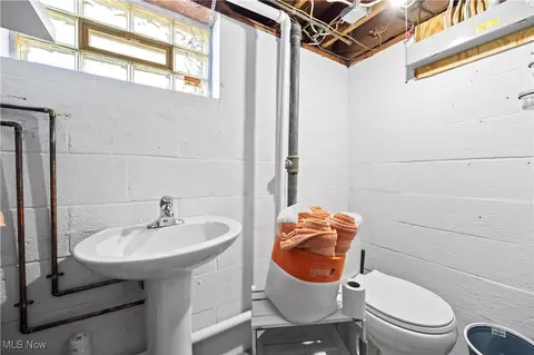 Bath - 2427 E 31st St, Lorain, OH 44055 photo 2 of 2