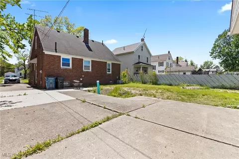 Exterior - 2427 E 31st St, Lorain, OH 44055 photo 3 of 5