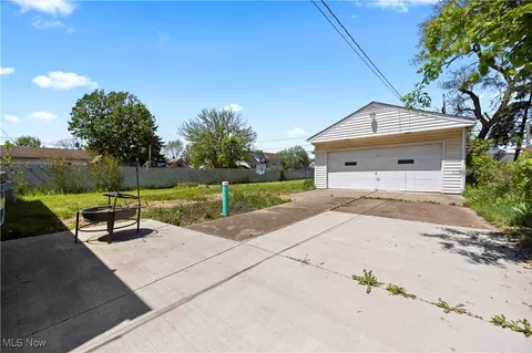 Exterior - 2427 E 31st St, Lorain, OH 44055 photo 5 of 5