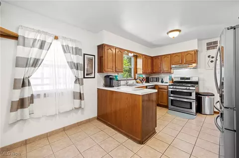 Kitchen - 2427 E 31st St, Lorain, OH 44055 photo 3 of 6