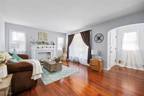 Living - 2427 E 31st St, Lorain, OH 44055 photo 1 of 3