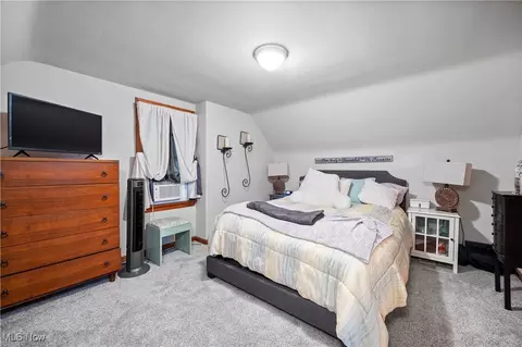 Bedroom - 2427 E 31st St, Lorain, OH 44055 photo 7 of 9