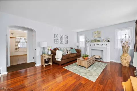 Living - 2427 E 31st St, Lorain, OH 44055 photo 2 of 3