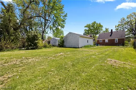 Exterior - 2427 E 31st St, Lorain, OH 44055 photo 4 of 5