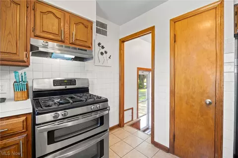 Kitchen - 2427 E 31st St, Lorain, OH 44055 photo 5 of 6