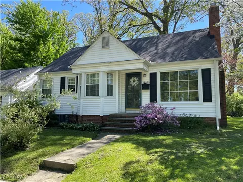 28036 W Oakland Rd, Bay Village, OH 44140