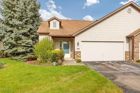 5739 Gateway Ln, Brook Park, OH 44142
