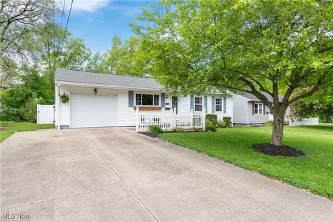 215 Parkway Blvd, Alliance, OH 44601