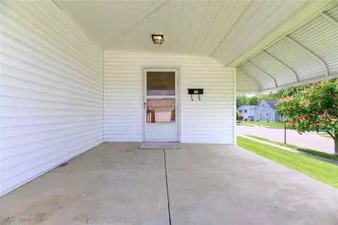 461 Boyd Ave, Akron, OH 44305 photo 2