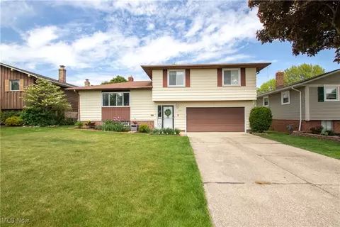 2720 Hetzel Dr, Parma, OH 44134