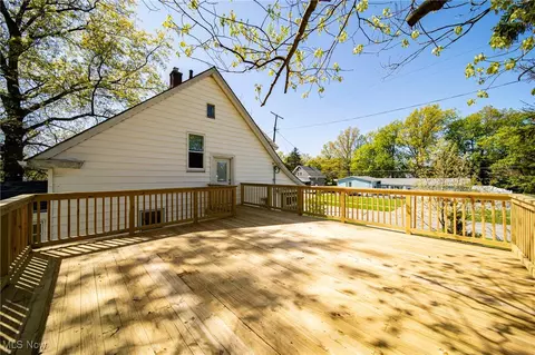 Exterior - 2226 W 13th St, Ashtabula, OH 44004 photo 5 of 13