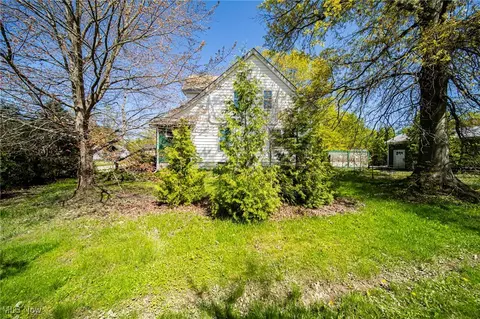 Exterior - 2226 W 13th St, Ashtabula, OH 44004 photo 7 of 13