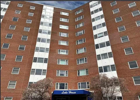 11850 Edgewater Dr #721, Lakewood, OH 44107
