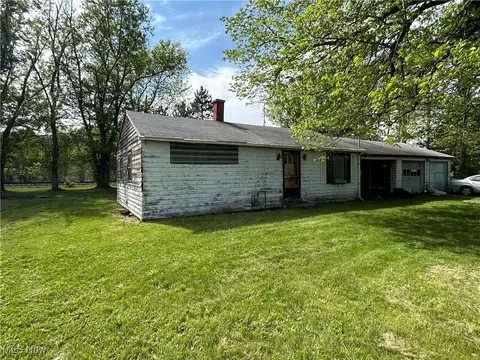7517 Oakhill Ave NE, Alliance, OH 44601