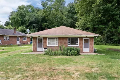 594 Shook Rd, Coventry, OH 44319