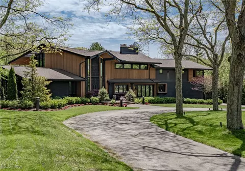 2471 Snowberry Ln, Pepper Pike, OH 44124
