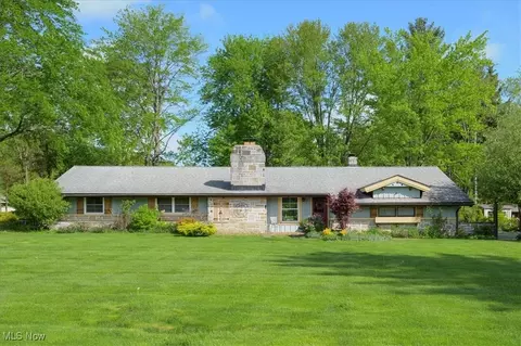 31 Garden Park Dr, Chagrin Falls, OH 44022