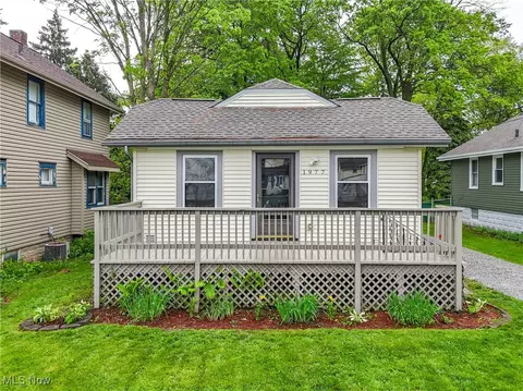 1977 High St, Cuyahoga Falls, OH 44221