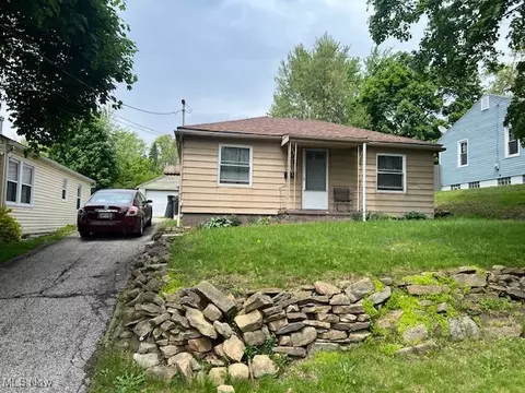 771 Indian Trl, Akron, OH 44314
