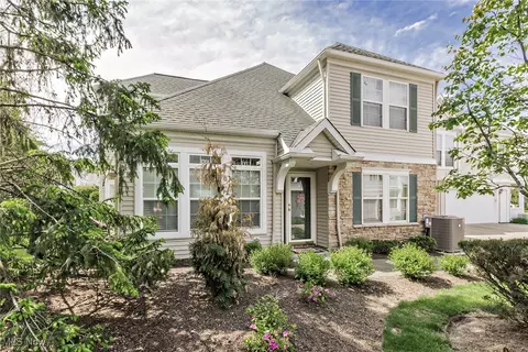 357 E Legends Ct #B, Highland Heights, OH 44143