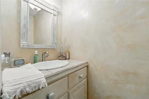 Bath - 7741 Silver Fox Dr, Boardman, OH 44512 photo 1 of 5