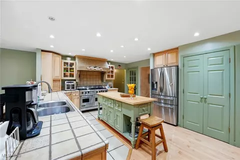 Kitchen - 7741 Silver Fox Dr, Boardman, OH 44512 photo 2 of 7