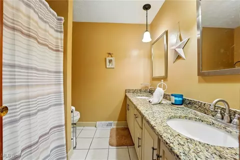 Bath - 7741 Silver Fox Dr, Boardman, OH 44512 photo 4 of 5