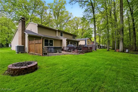 Exterior - 7741 Silver Fox Dr, Boardman, OH 44512 photo 6 of 9