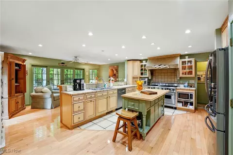 Kitchen - 7741 Silver Fox Dr, Boardman, OH 44512 photo 1 of 7