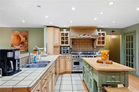 Kitchen - 7741 Silver Fox Dr, Boardman, OH 44512 photo 3 of 7