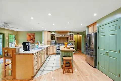 Kitchen - 7741 Silver Fox Dr, Boardman, OH 44512 photo 6 of 7