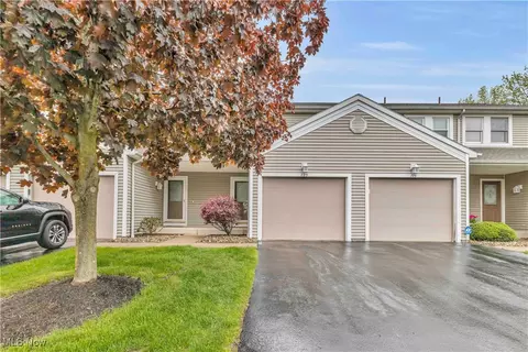 125 Pineview Dr NE, Warren, OH 44484