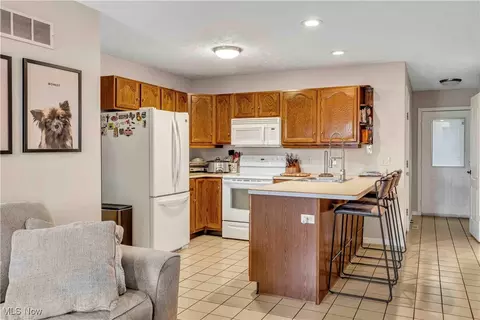 Kitchen - 125 Pineview Dr NE, Warren, OH 44484 photo 1 of 3