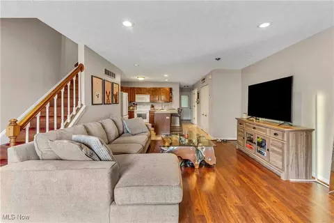 Living - 125 Pineview Dr NE, Warren, OH 44484 photo 4 of 4
