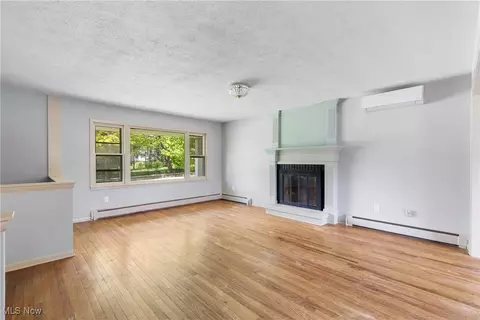 202 Maple Ave, Chardon, OH 44024 photo 8