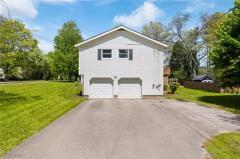 202 Maple Ave, Chardon, OH 44024 photo 3